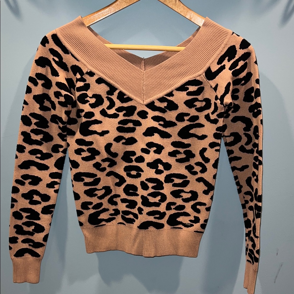 Guess‎ Tan and Black Animal Print V-Neck Sweater